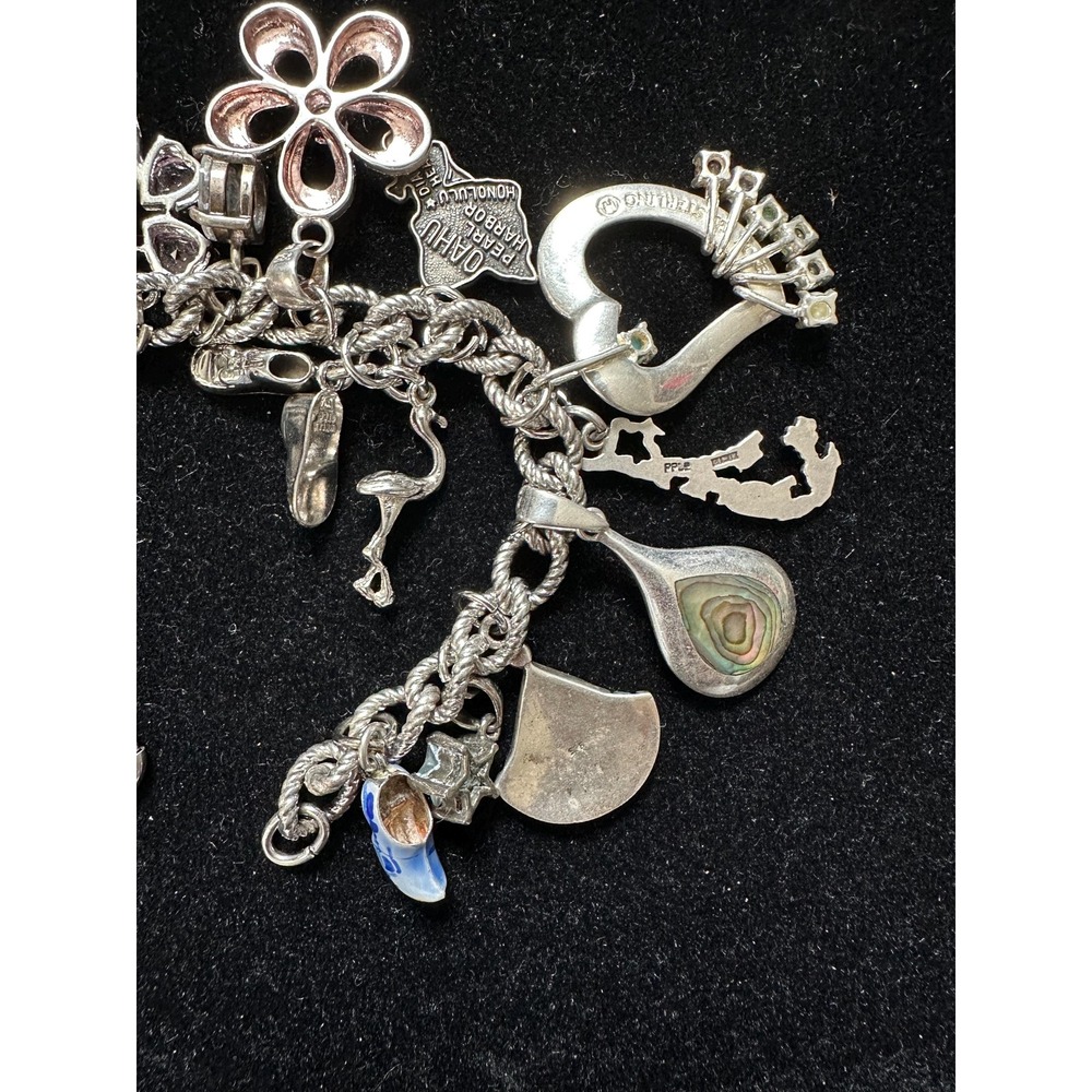 Vintage Sterling Silver Bracelet with 18 Charms - Picture 7 of 10